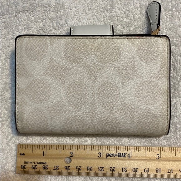 Coach Signature Wallet - Picture 4 of 12
